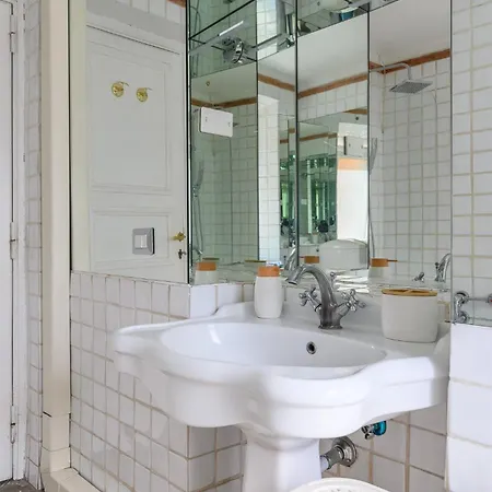 Daire Navona Luxe Heven - Elevator, Soundproof & Netflix Roma